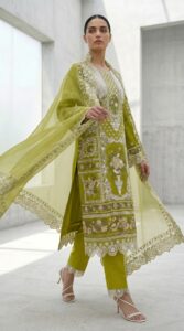 High-end_agency-level_fashion_photography._A_202606091720 (1)