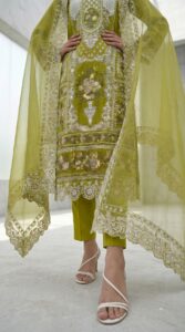 High-end_agency-level_fashion_photography._A_202606091720