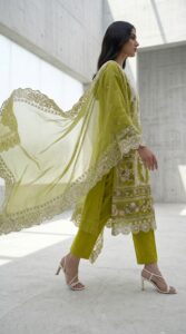 High-end_fashion_editorial_photography._A_202606091722 (1)